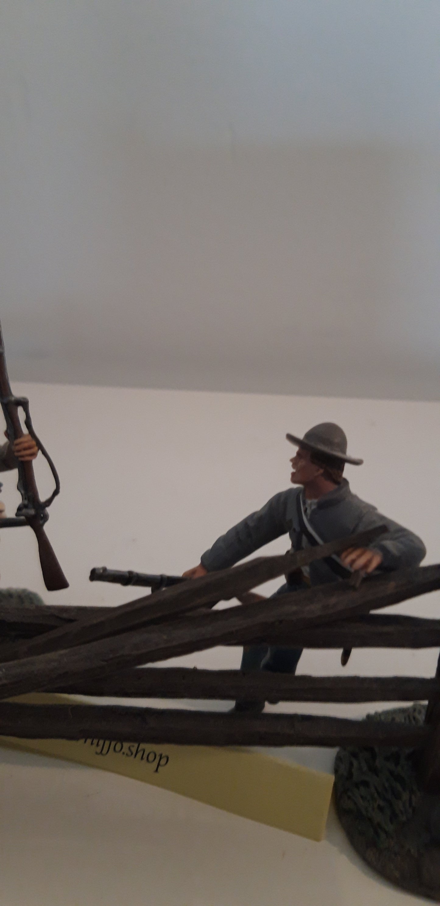 Britains 31221 2013 Acw Confederate Come On Boys Over Fence boxed 1:32 Wdb