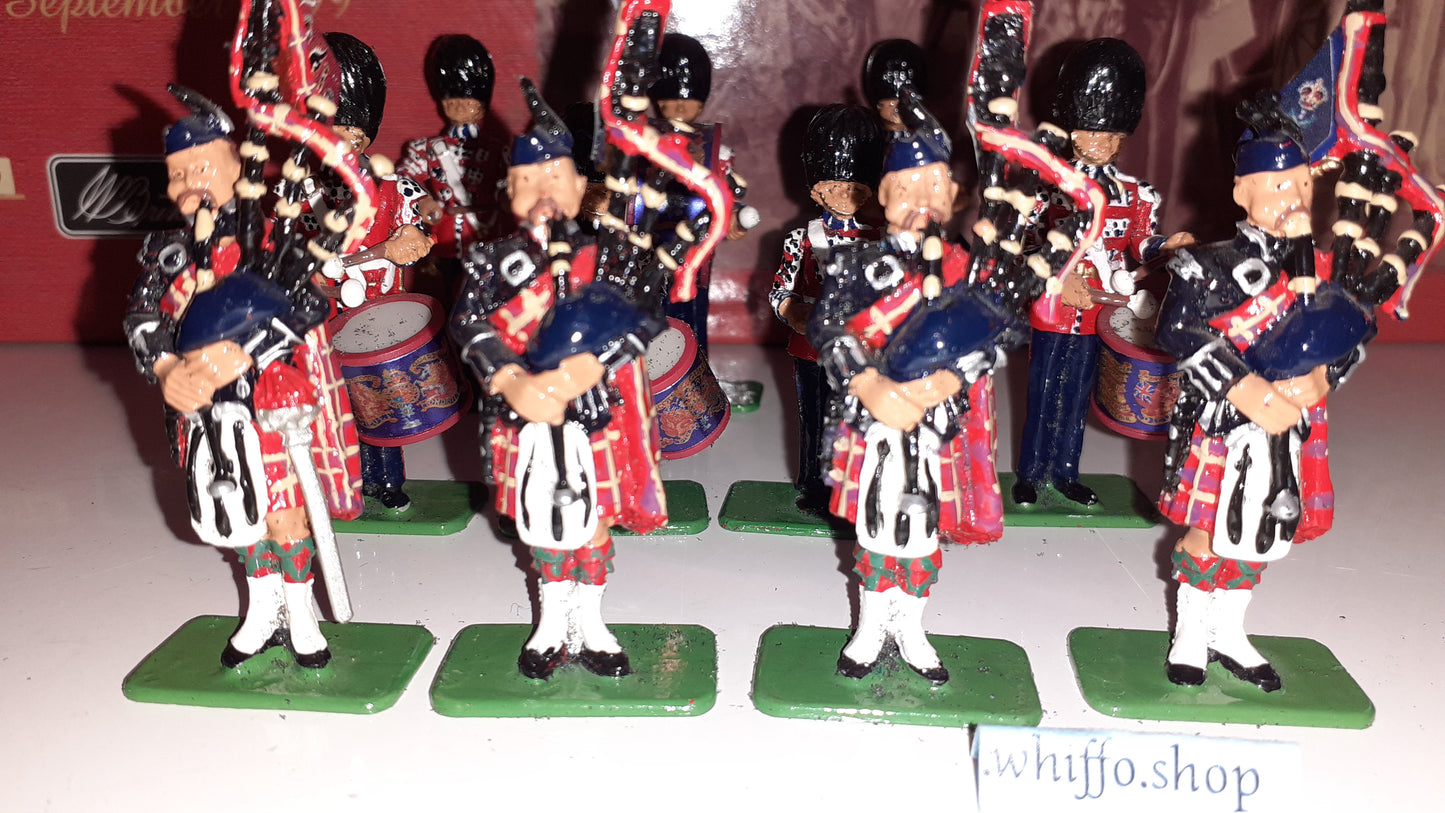 Britains 00214 1999 Band Scots Guards Pipes Drums Victoria 1:32 metal boxd S8b