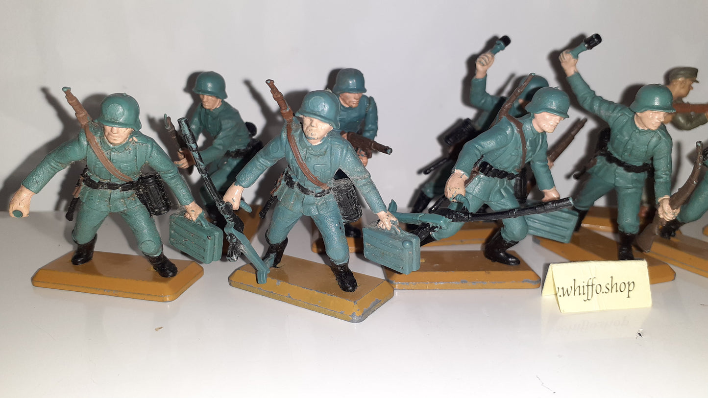 Britains deetail ww2 germans First Issue Brown Tan Bases 1974 1:32 B1