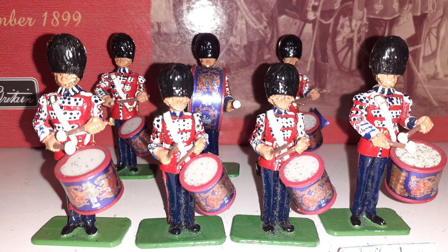 Britains 00214 1999 Band Scots Guards Pipes Drums Victoria 1:32 metal boxd S8b