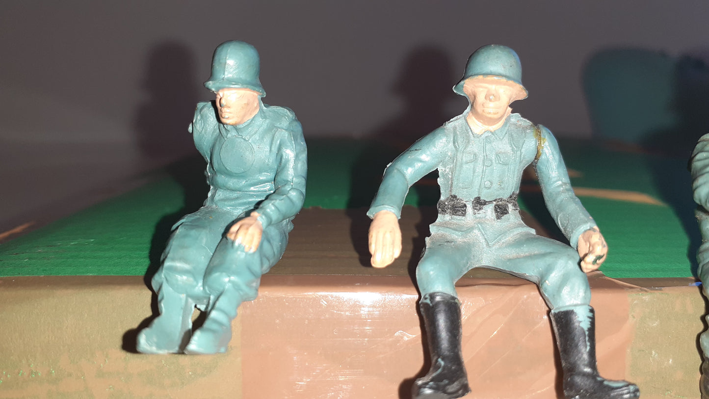 Britains deetail ww2 german Kettengrad Motorcycle Crews 1970s 1:32 b2