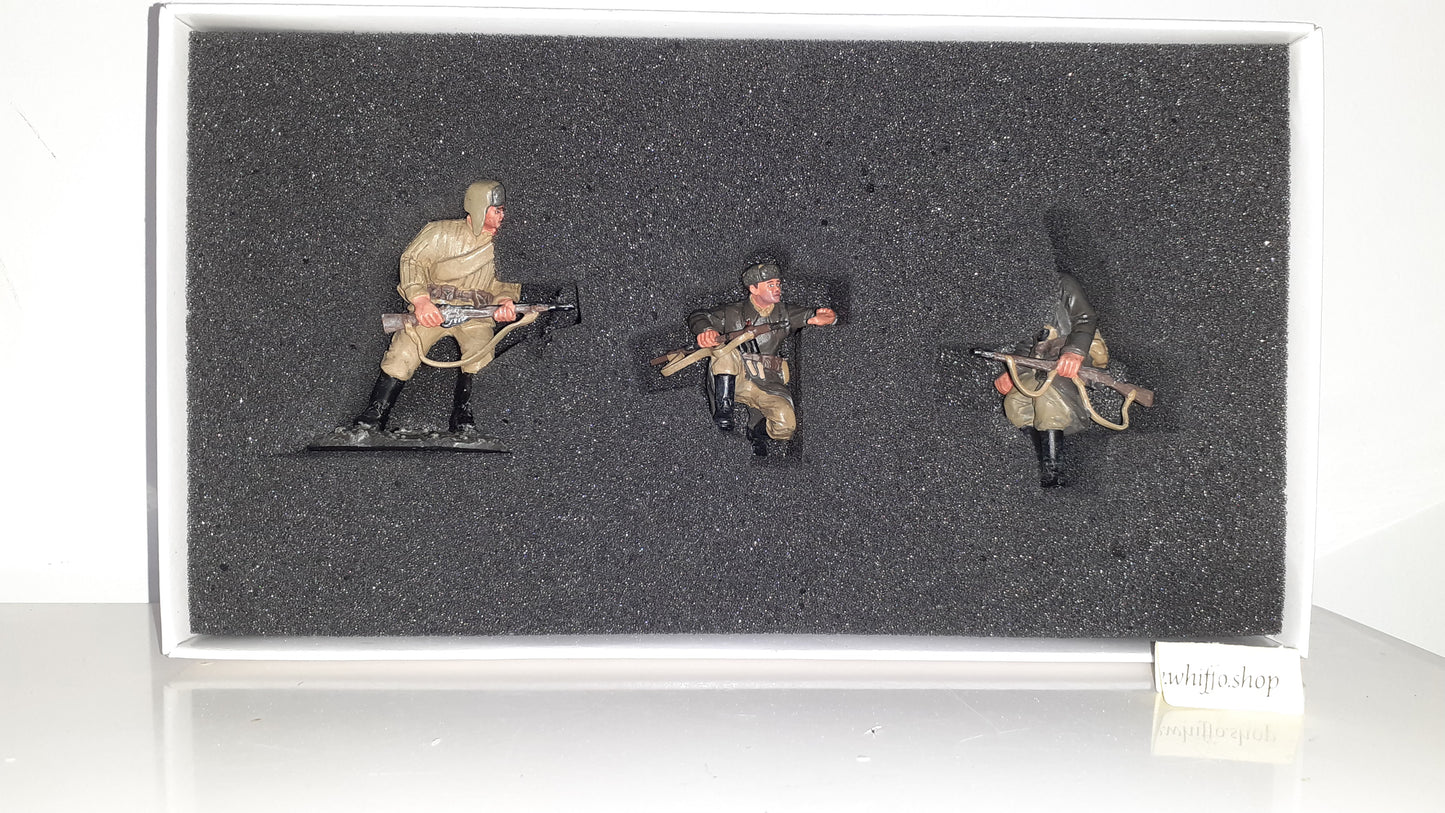 Britains 17591 T34 Russian Tank Support Infantry Riders 2005 1:32 S1