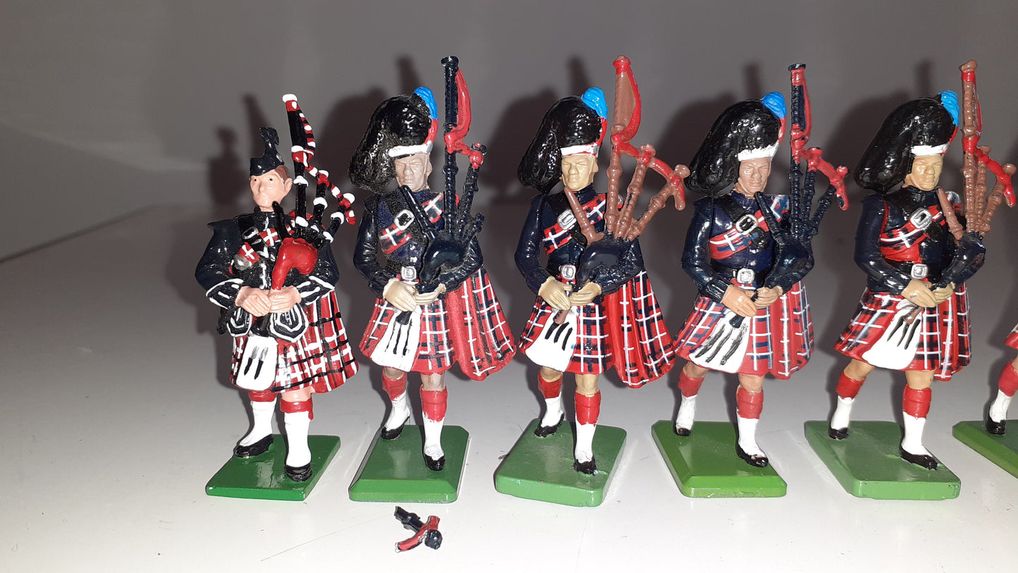Britains 7240 1980 Scots Guards Black Watch Pipers Ceremonial 1:32 B2