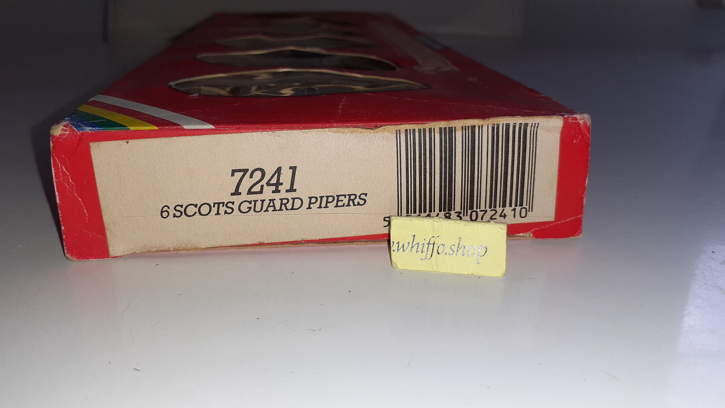Britains deetail 7241 Scots Guards Pipers ceremonial band bagpipes 1980s 1:32 s725