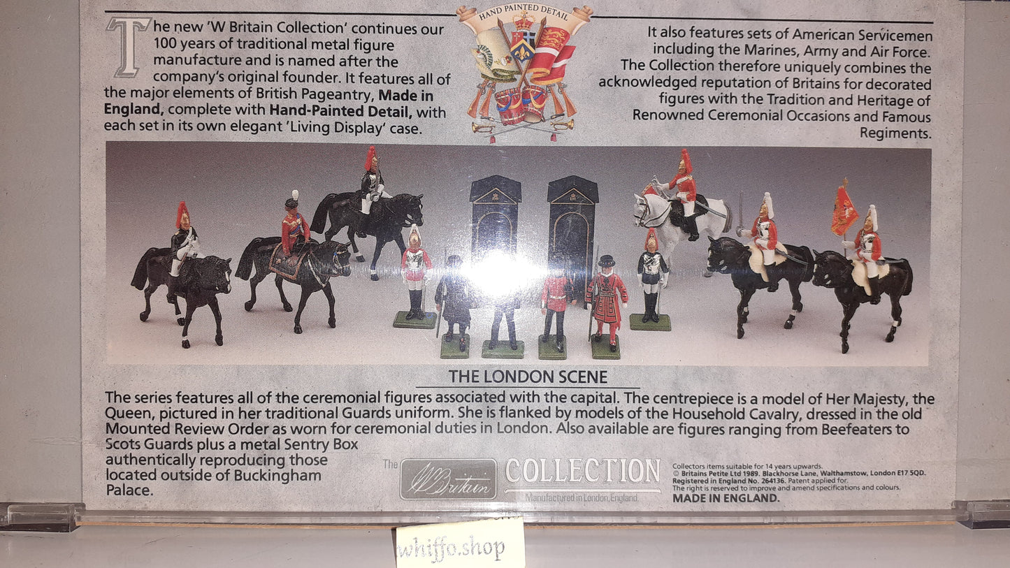 BRITAINS 8007 All The Queens Men Pipers Beefeaters Boxed Guards 1989 1:32 S125