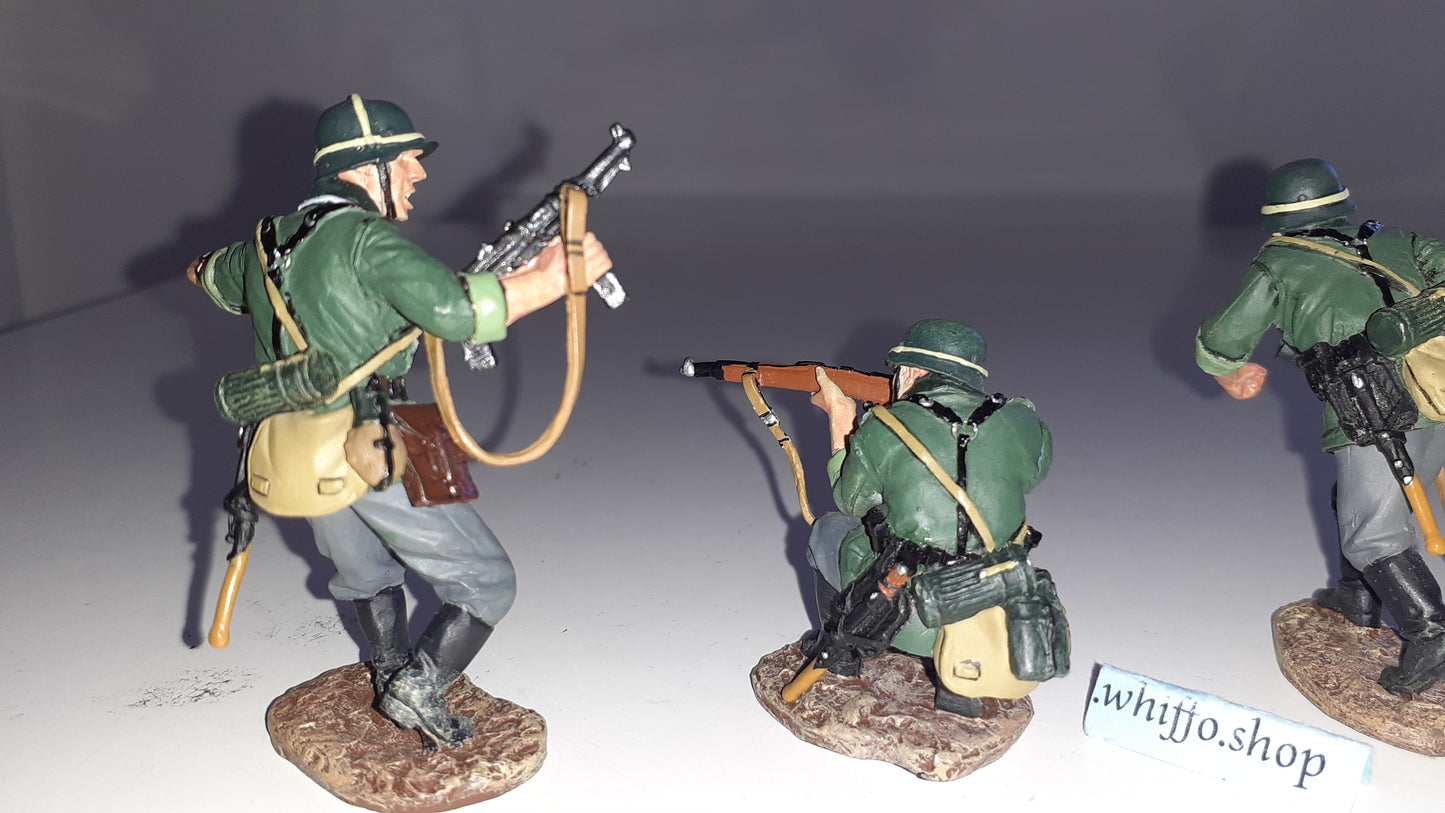king and country wss39 ww2 German 1944 Wehrmacht Attacking 2003 1:30 metl Wdb97
