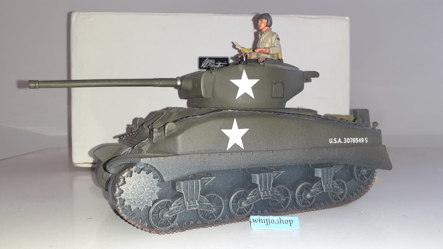 Britains 17496 17496c M4a1 ww2 Sherman tank boxed 1:32 S550