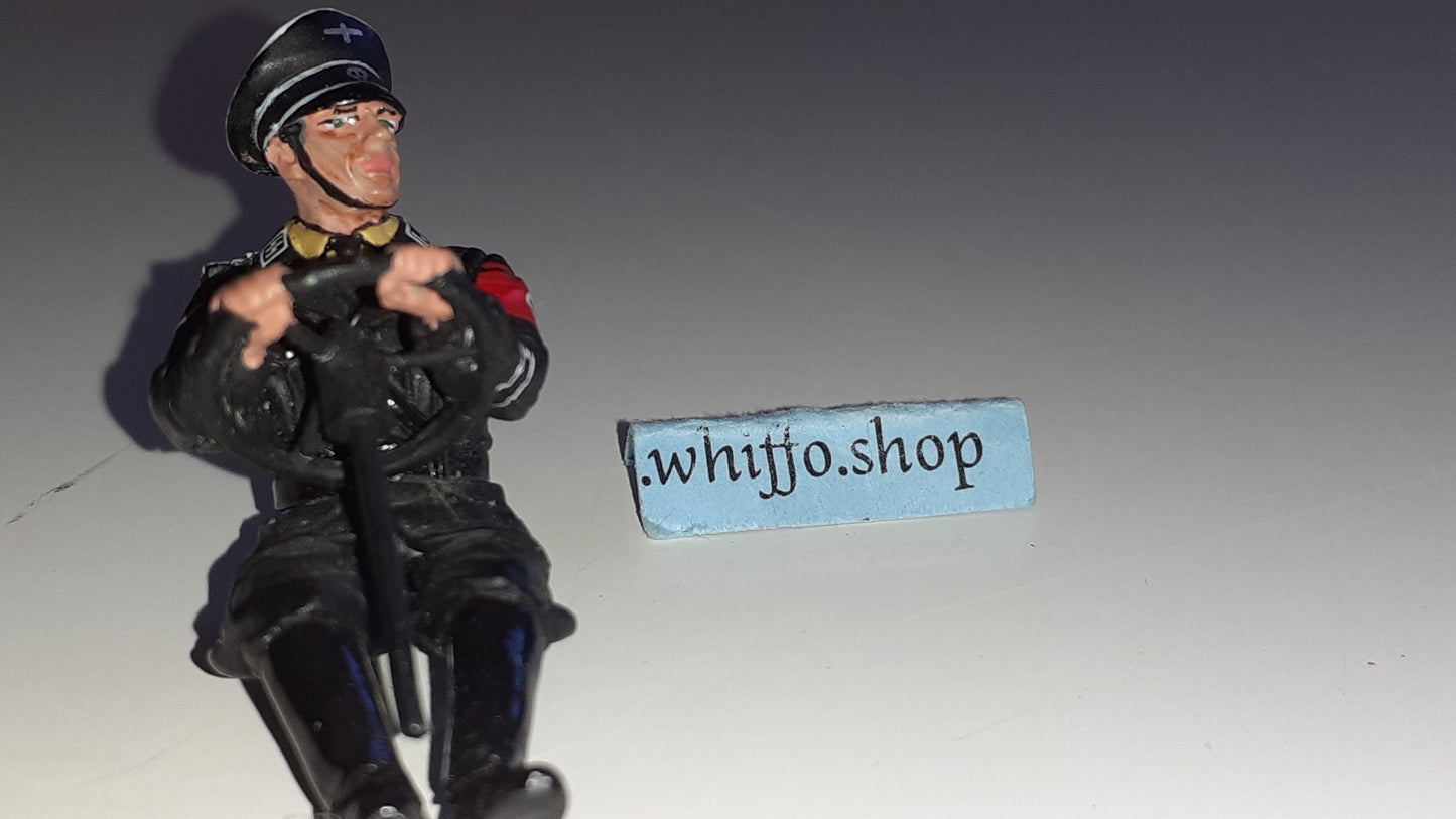 King and country Ww2 German Driver no box 1:30 W1211