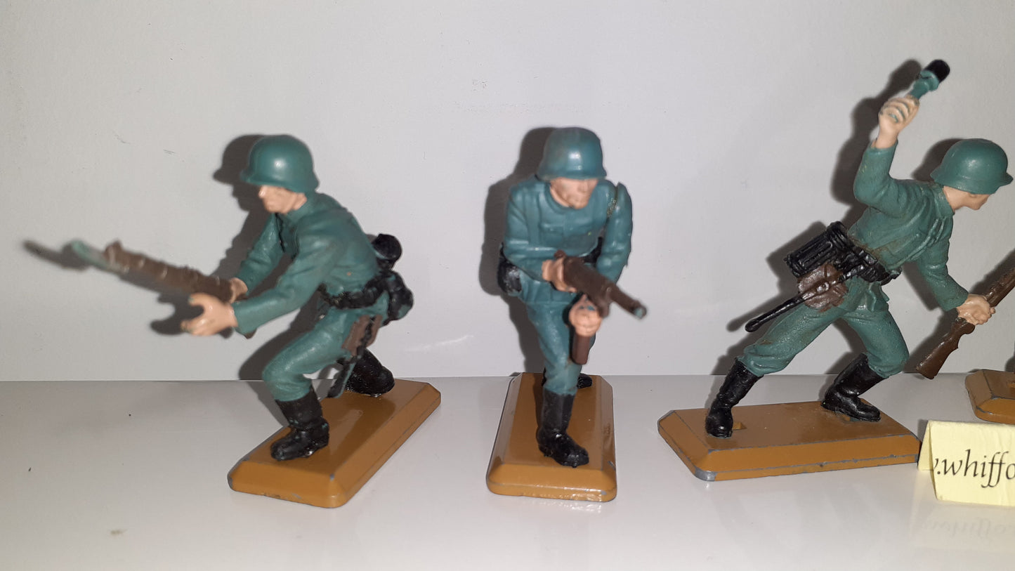 Britains deetail ww2 germans First Issue Brown Tan Bases 1974 1:32 B1