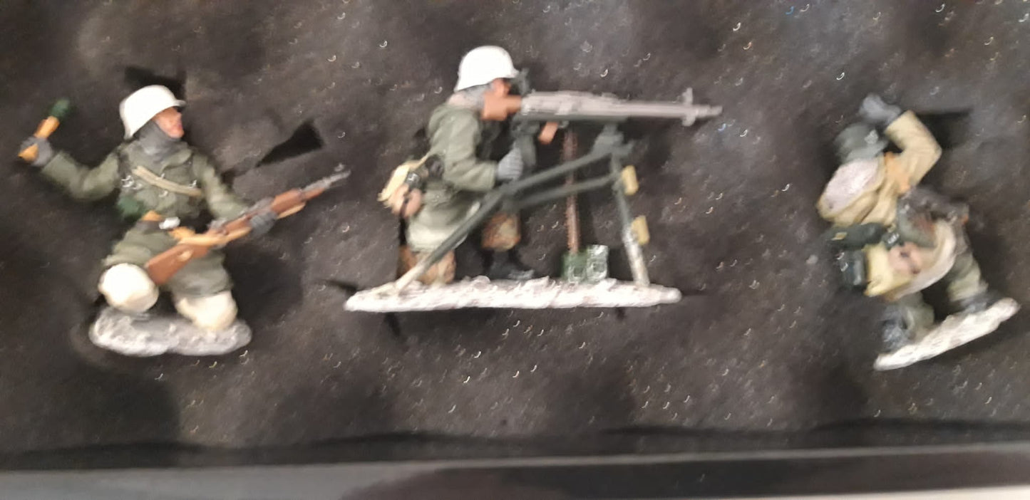 king and country Ww2 German Winter Mg42 Team Wss82 1:30 metal boxed Wdb