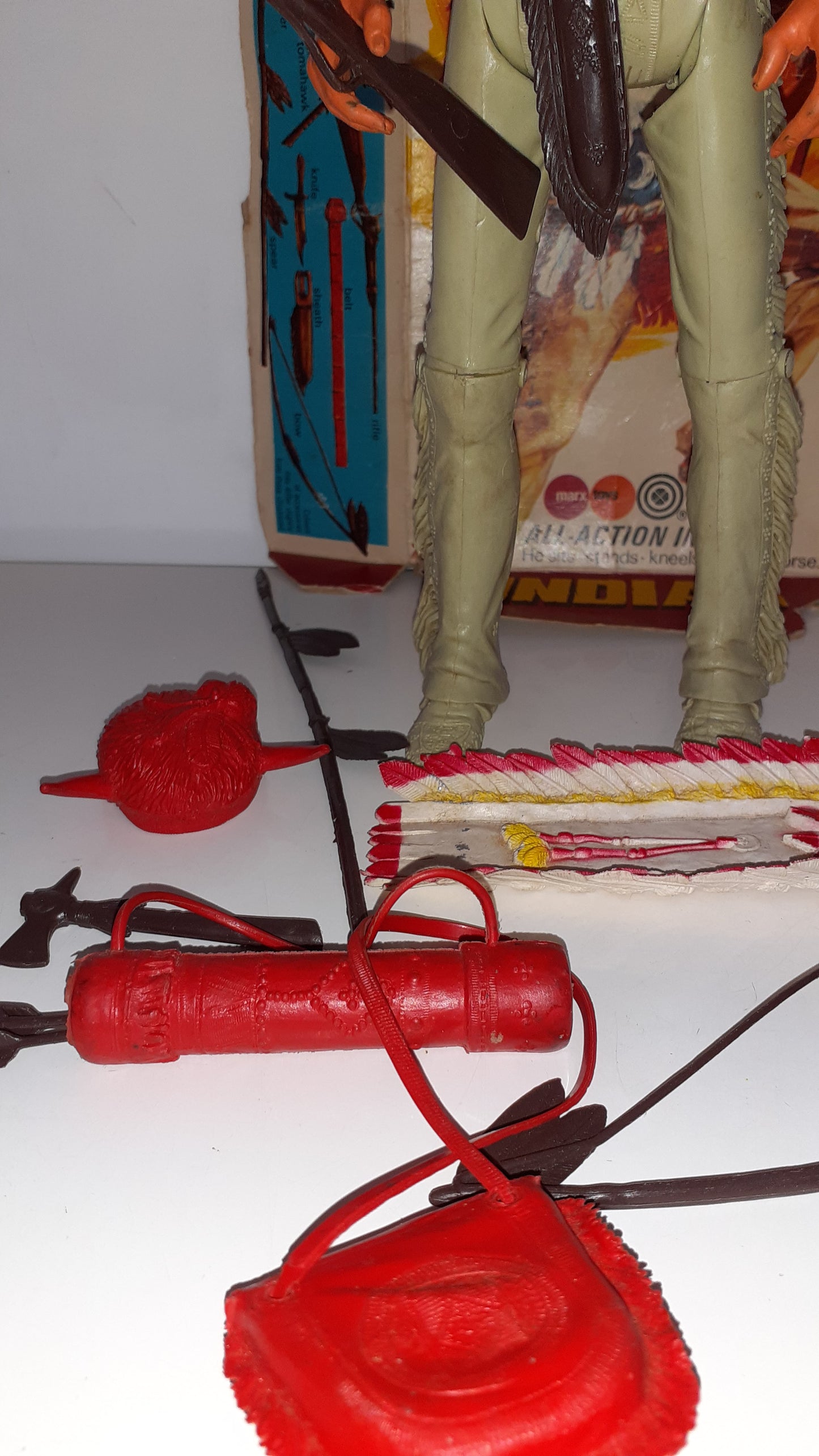 Marx Cherokee Indian Chief 1970s Part Of Box With Weapons Accessories S8