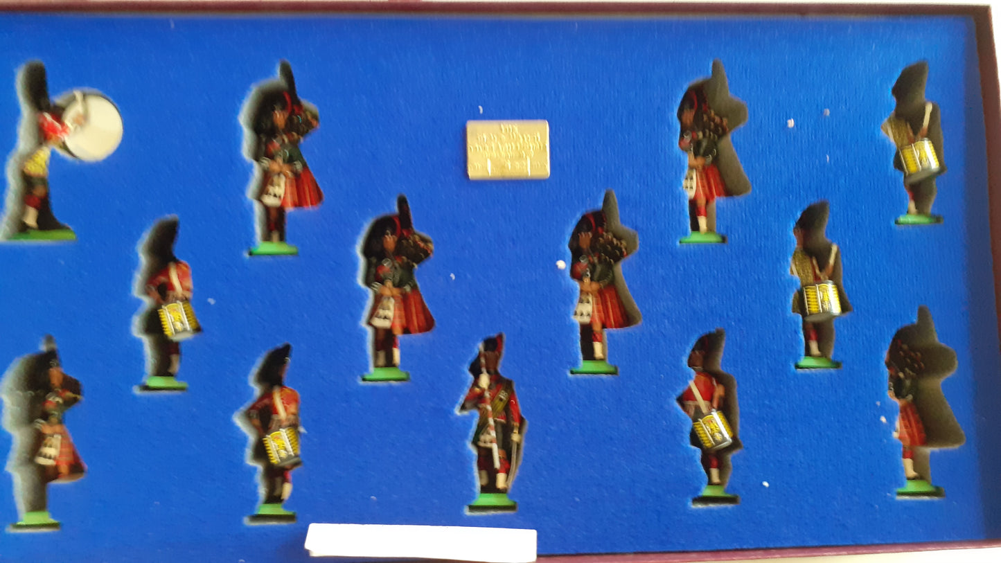 Britains 5196 1996 Limited edition Black Watch Royal Highland Pipes boxed 1:32