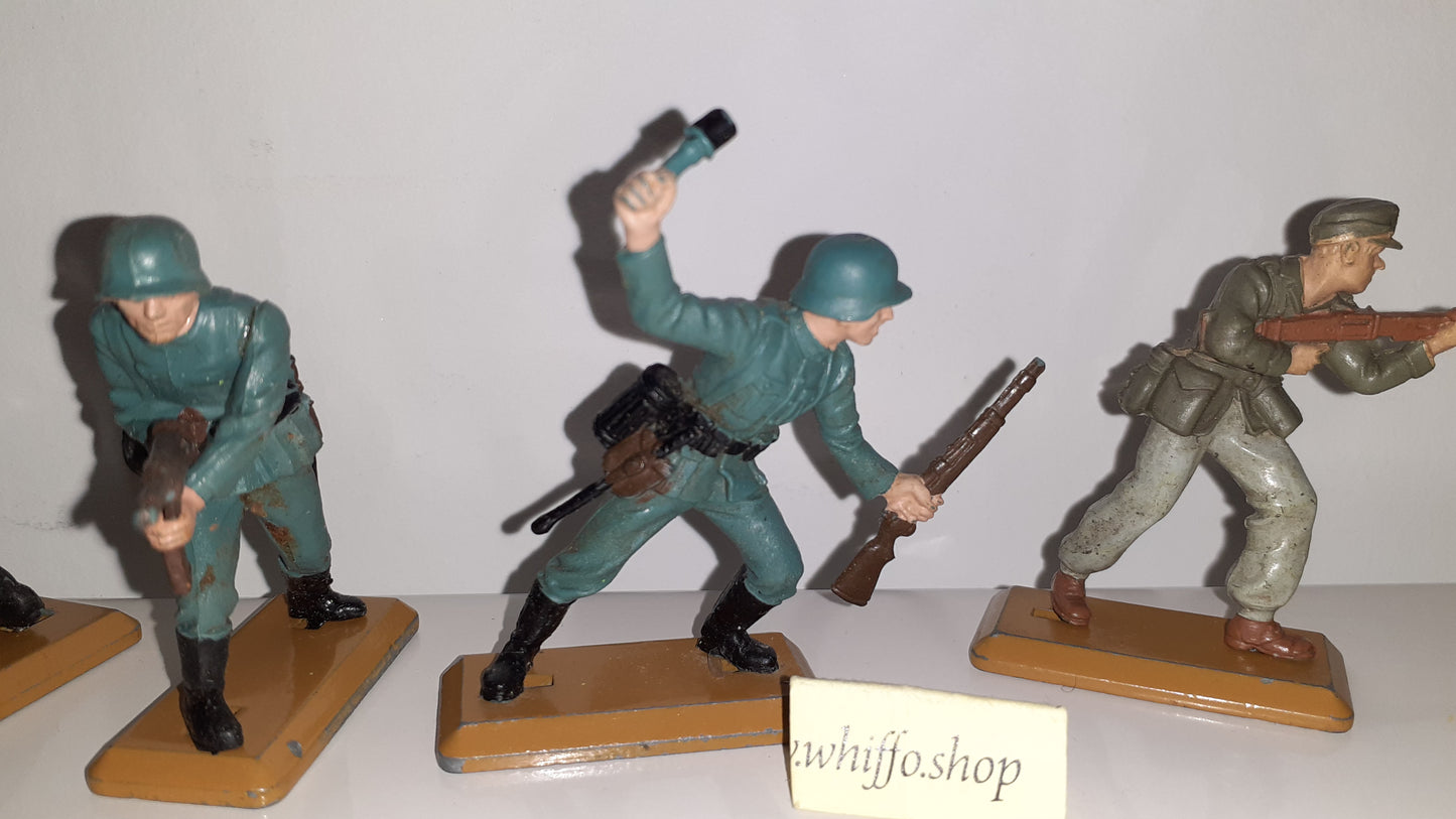 Britains deetail ww2 germans First Issue Brown Tan Bases 1974 1:32 B1