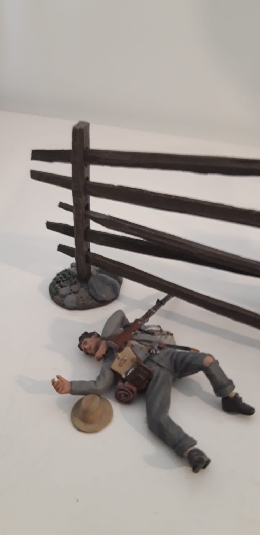 Britains 31221 2013 Acw Confederate Come On Boys Over Fence boxed 1:32 Wdb