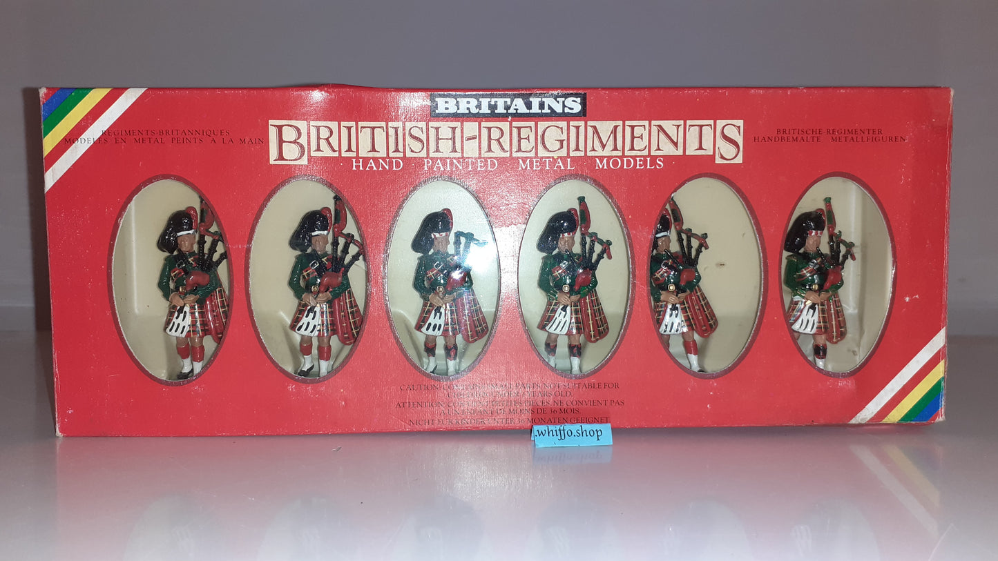 Britains 7240 1980 Black Watch Pipers Ceremonial 1:32 metal boxd S8