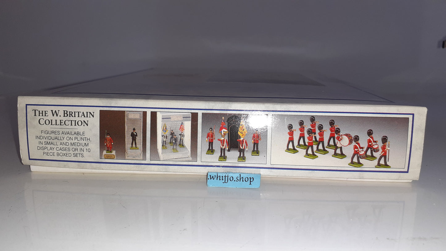 BRITAINS 8007 All The Queens Men Pipers Beefeaters Boxed Guards 1990 1:32 S817