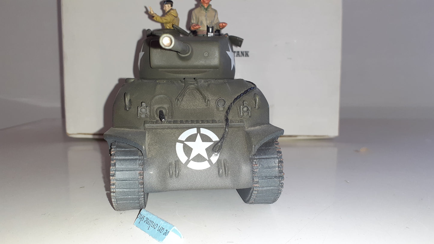 Britains 17496 17496c M4a1 ww2 Sherman tank boxed 1:32 S550