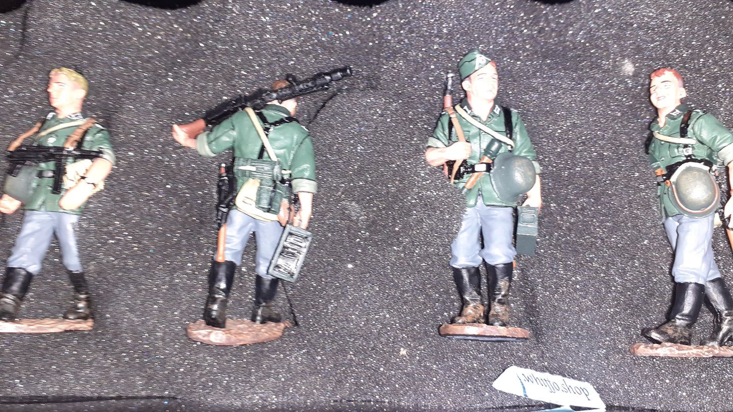 king and country wss40 ww2 German 1944 Marching Wehrmacht 2003 1:30 metal Wdb97