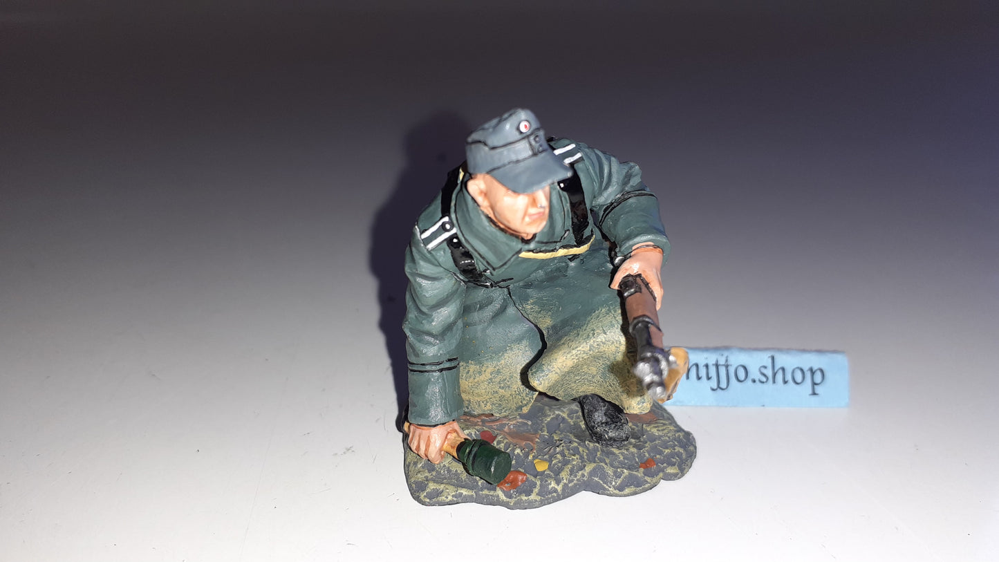King and country Ww2 Lah11 tank rider German Berlin 1945 2005 no box 1:30 W1211