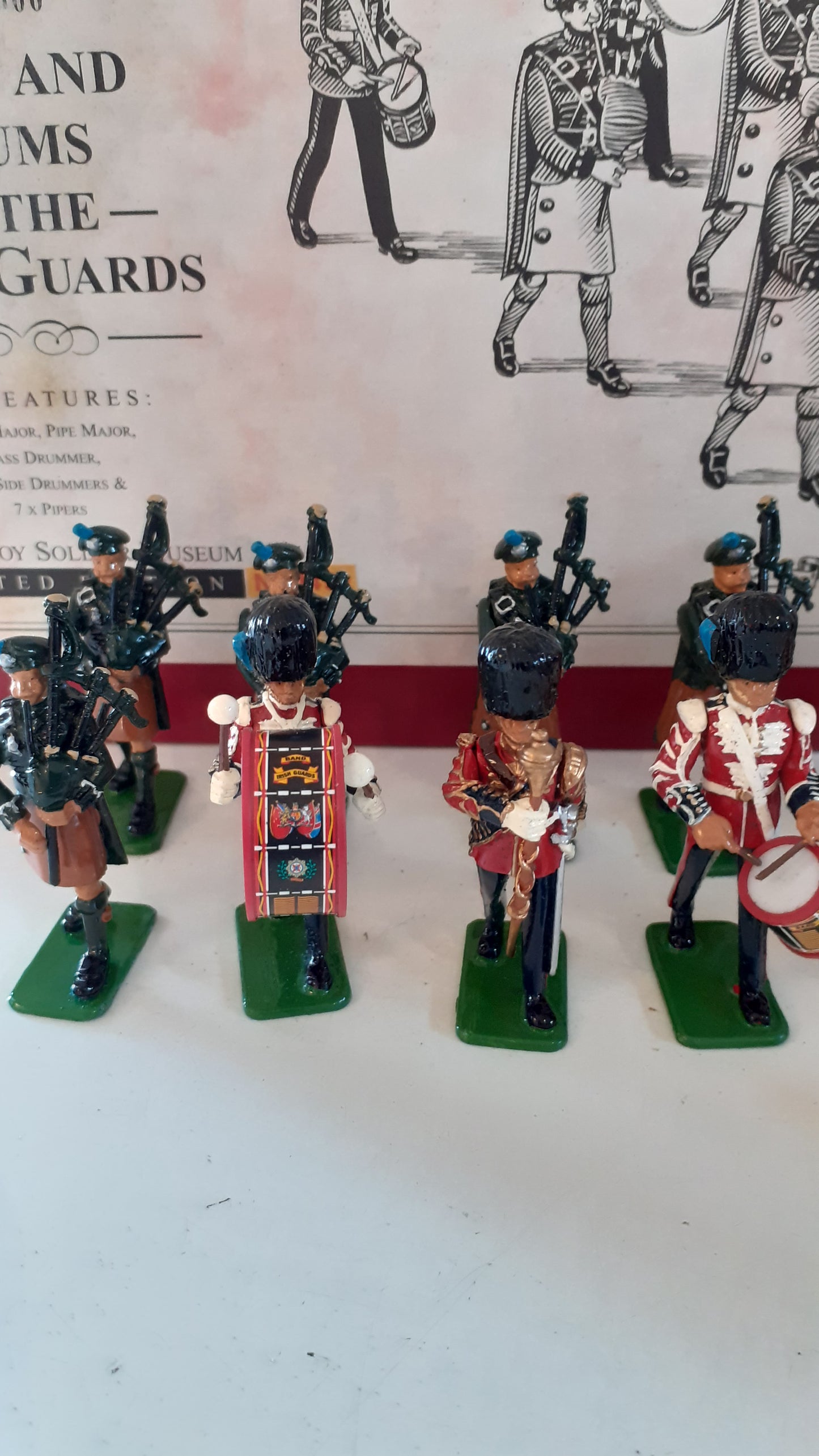 Britains 00316 2000 Limited edition Pipes Drums Irish Guards boxed 1:32 S4
