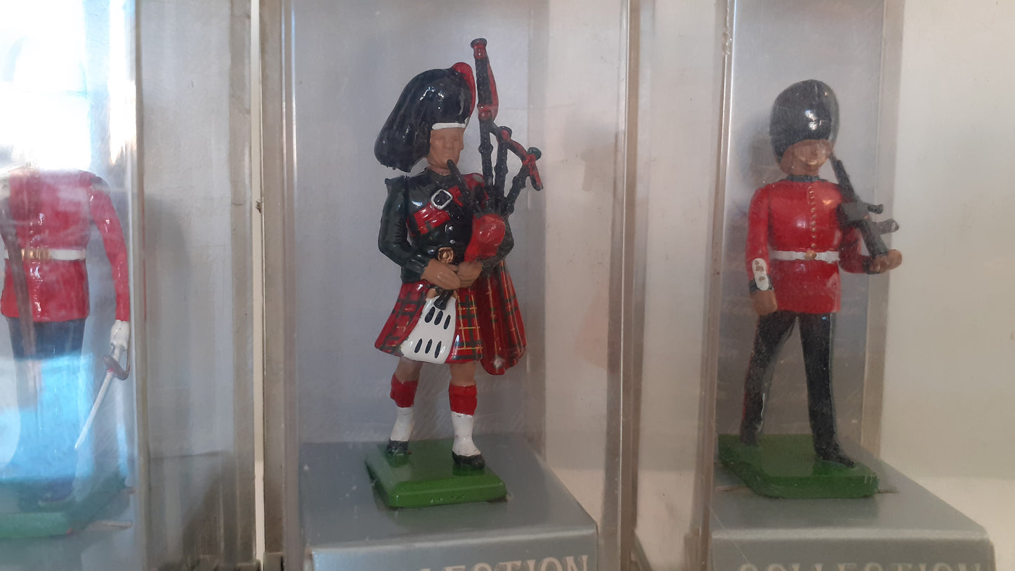Britains 1989 Ceremonial Guards Pipers 6 Figures boxed boxed 1:32 S1