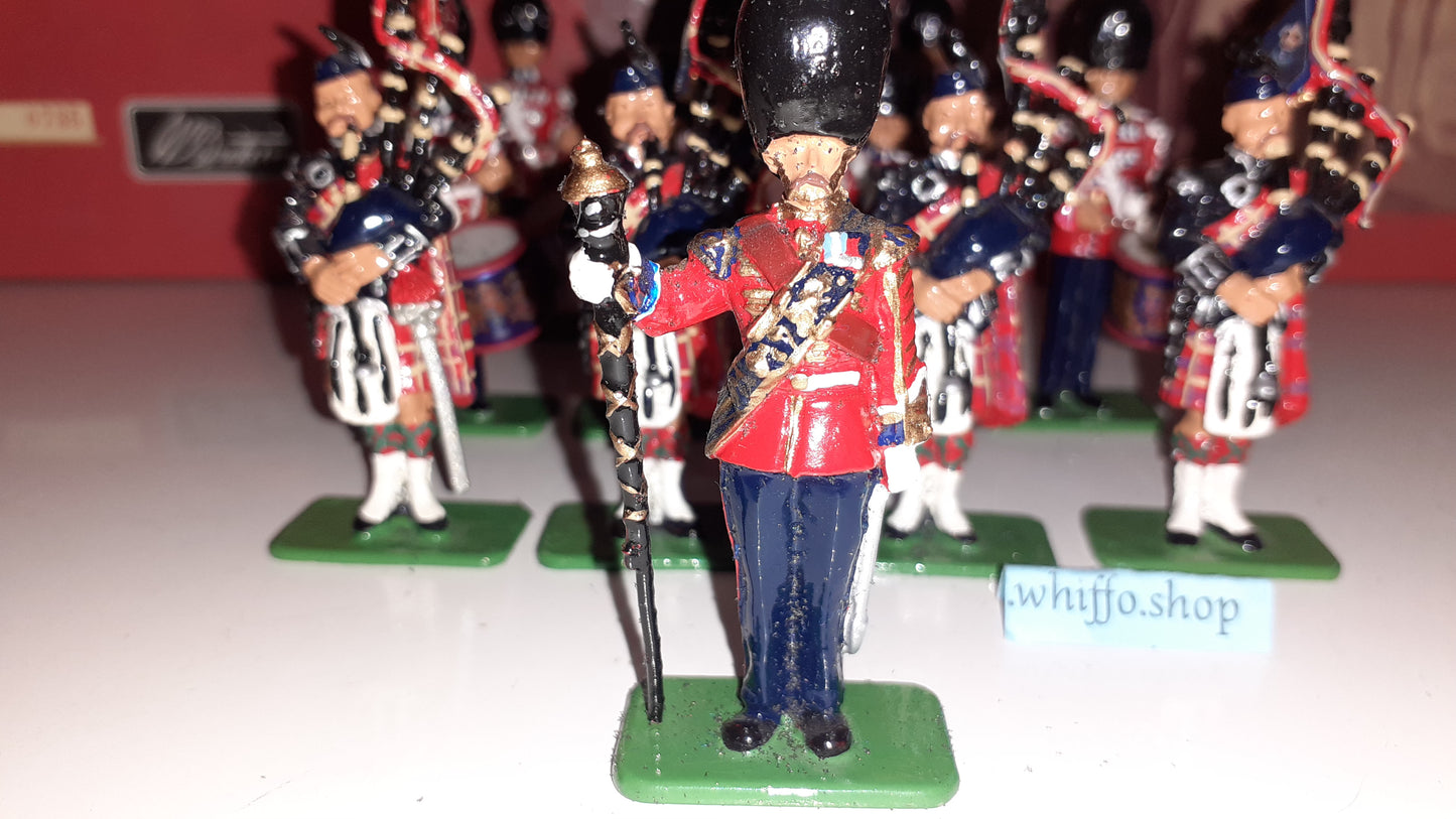 Britains 00214 1999 Band Scots Guards Pipes Drums Victoria 1:32 metal boxd S8b