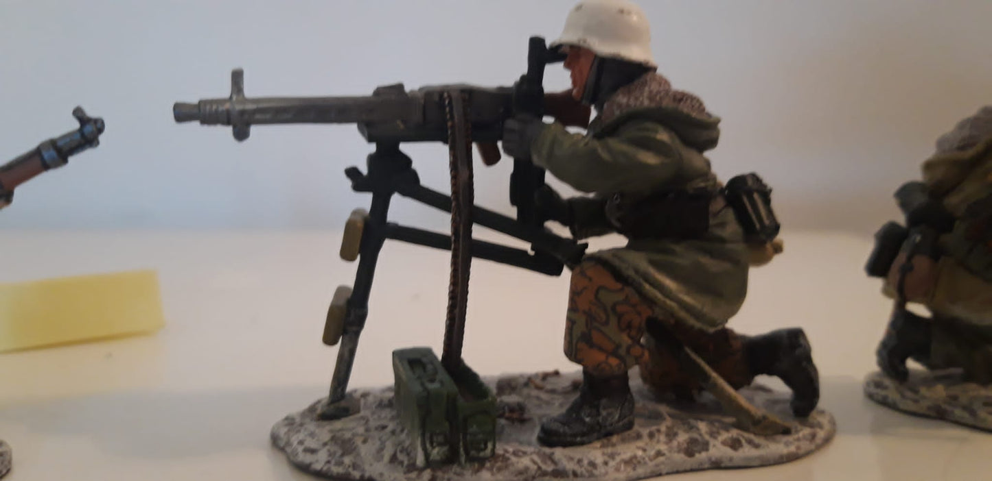king and country Ww2 German Winter Mg42 Team Wss82 1:30 metal boxed Wdb
