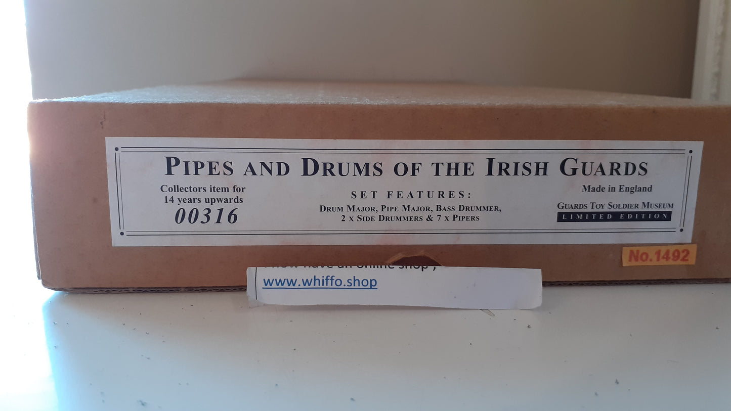 Britains 00316 2000 Limited edition Pipes Drums Irish Guards boxed 1:32 S4