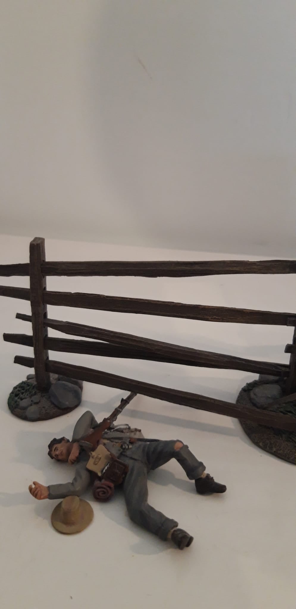 Britains 31221 2013 Acw Confederate Come On Boys Over Fence boxed 1:32 Wdb