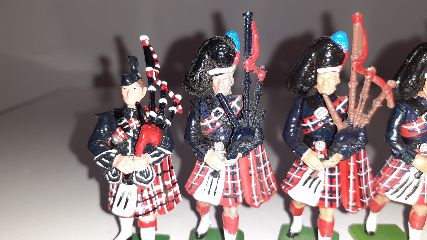Britains 7240 1980 Scots Guards Black Watch Pipers Ceremonial 1:32 B2