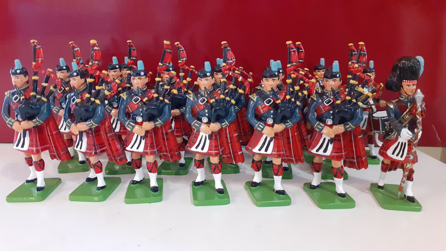 BRITAINS 43041 raf leuchars pipes drums large 20 piece BAND 2005 1:32 boxed