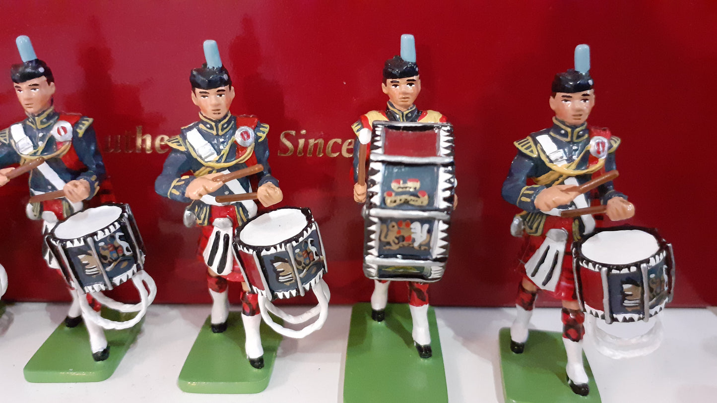 BRITAINS 43041 raf leuchars pipes drums large 20 piece BAND 2005 1:32 boxed