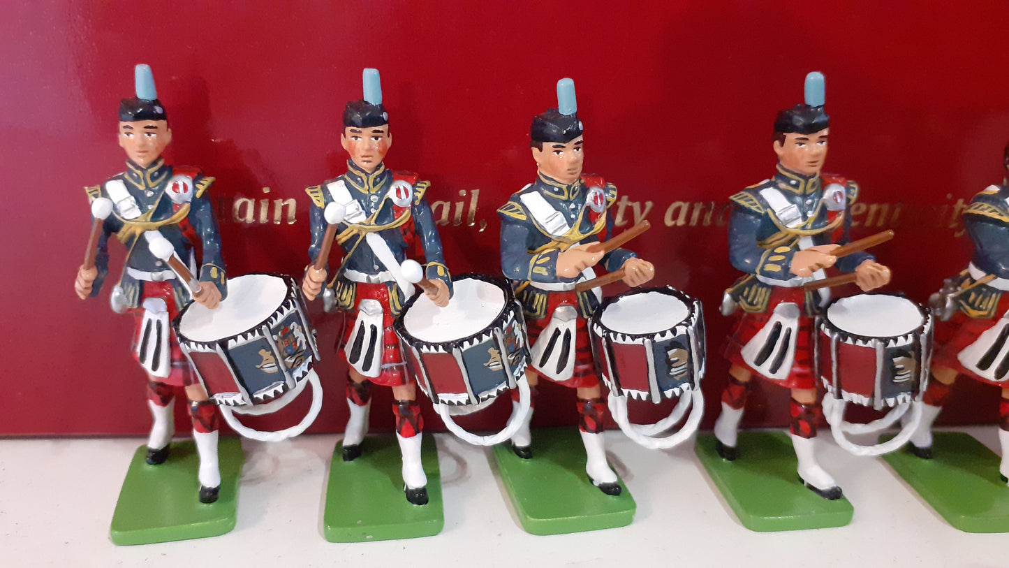 BRITAINS 43041 raf leuchars pipes drums large 20 piece BAND 2005 1:32 boxed