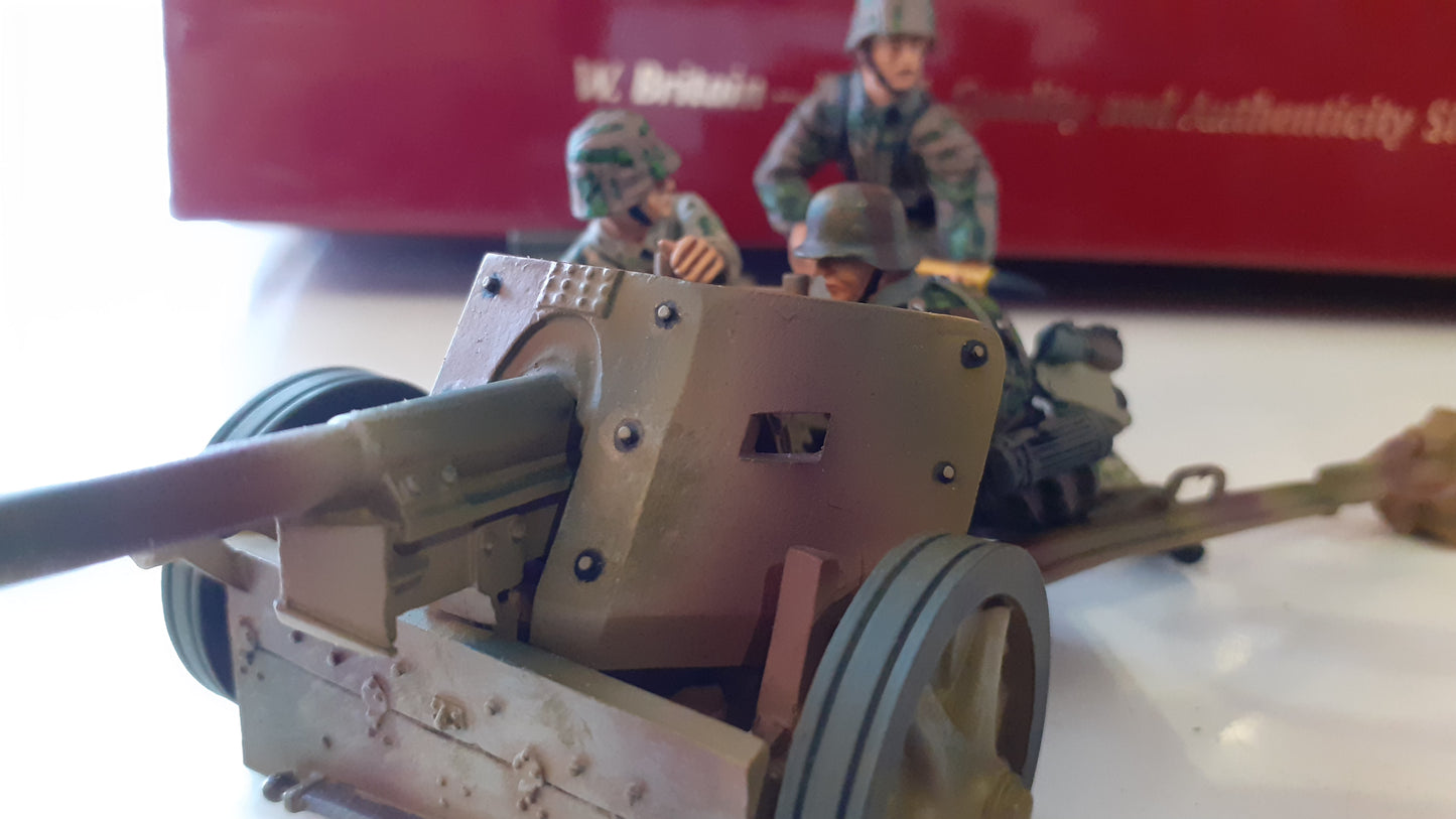 Britains 17659 ww2 German panzer pak 40 cannon crew