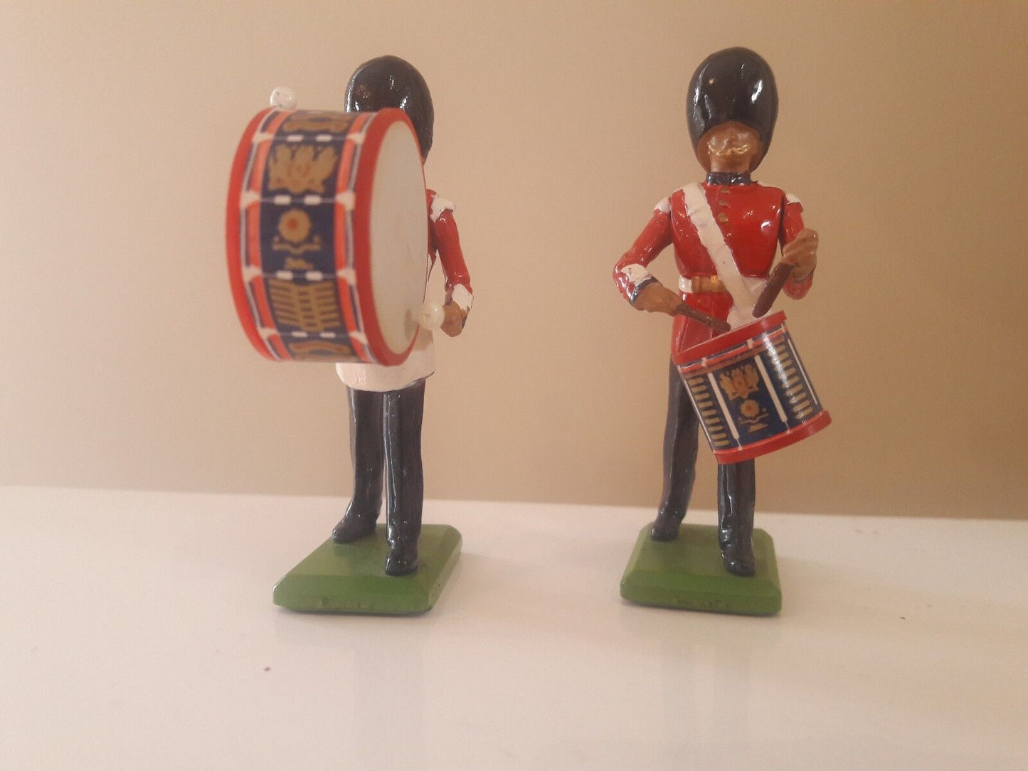Britains ceremonial scots guards 1:3 metal royal wedding buckingham palace