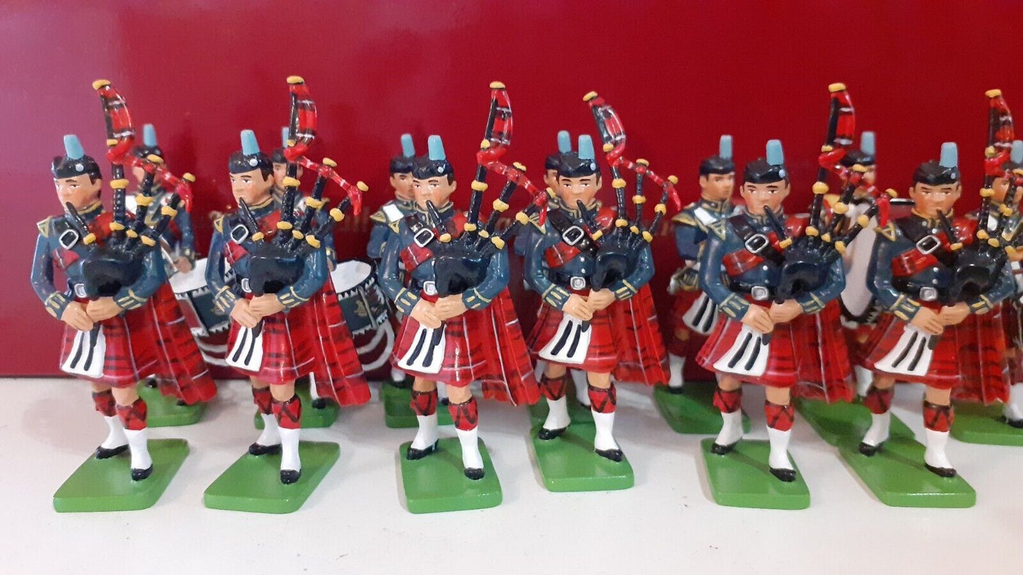 BRITAINS 43041 raf leuchars pipes drums large 20 piece BAND 2005 1:32 boxed