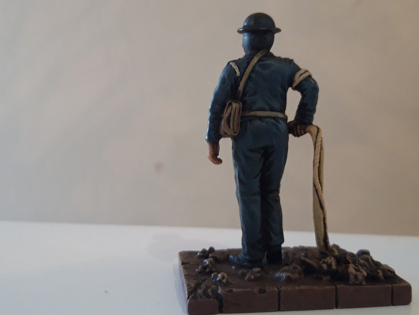 corgi forward ww2 civilians at war blitz arp warden 1:32metal