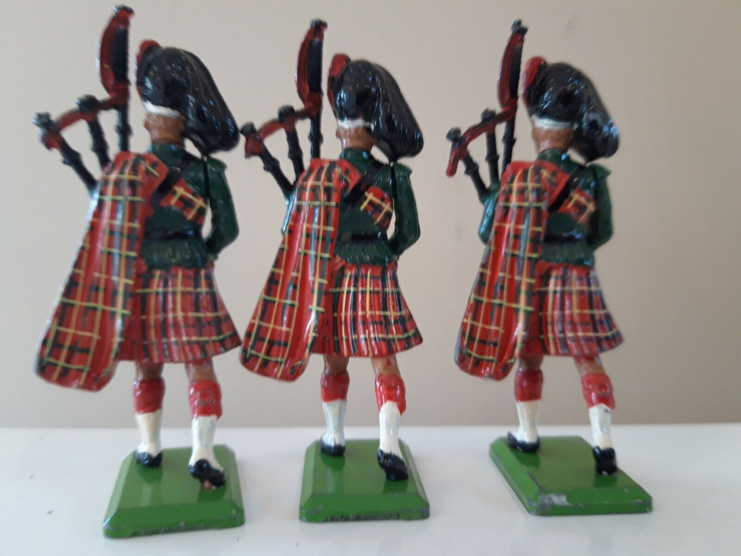 Britains ceremonial black watch pipers buckingham palace 1:32 1980s