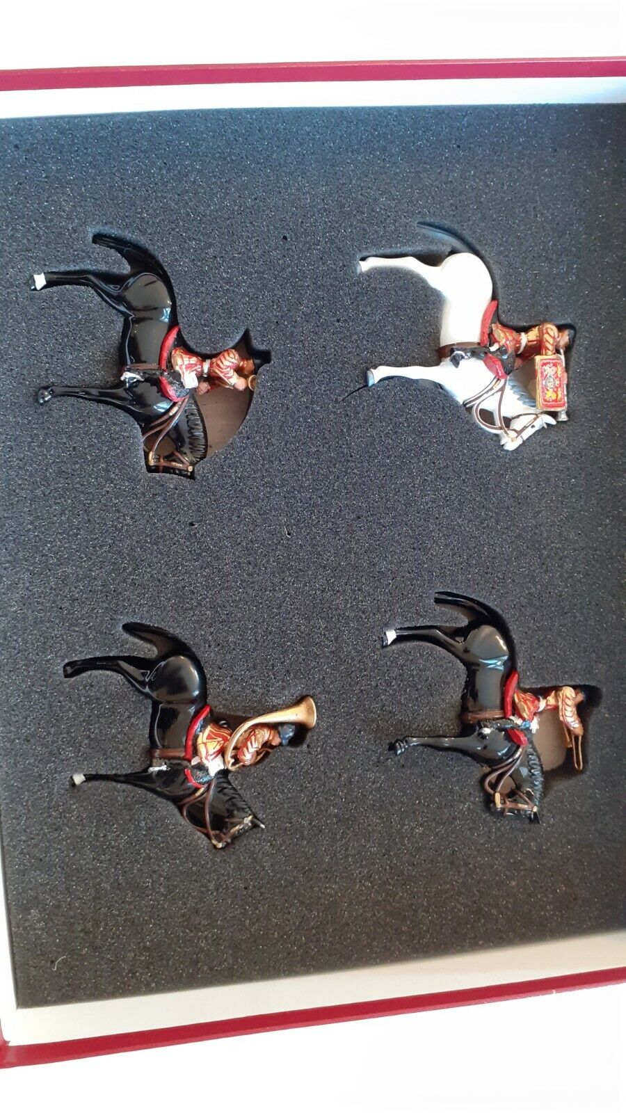 BRITAINS 00074 lifeguards state dress 9 piece MOUNTED BAND 1999 1:32 set 2