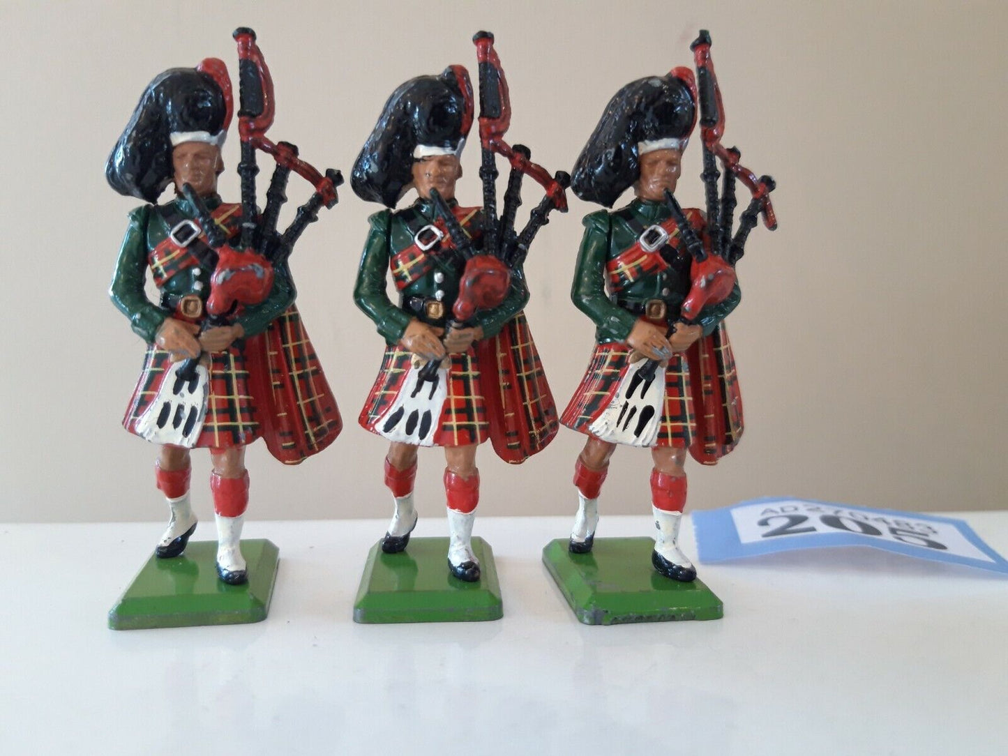 Britains ceremonial black watch pipers buckingham palace 1:32 1980s