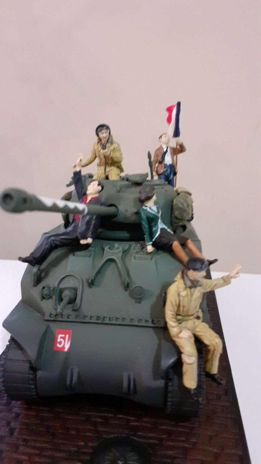Britains 41165 2005 ww2 Sherman tank ve day 60th anniversary base boxed 1:32