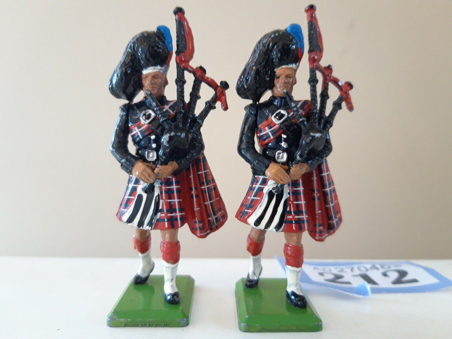 Britains ceremonial scots guards band pipers buckingham palace 1:32 1980s 212