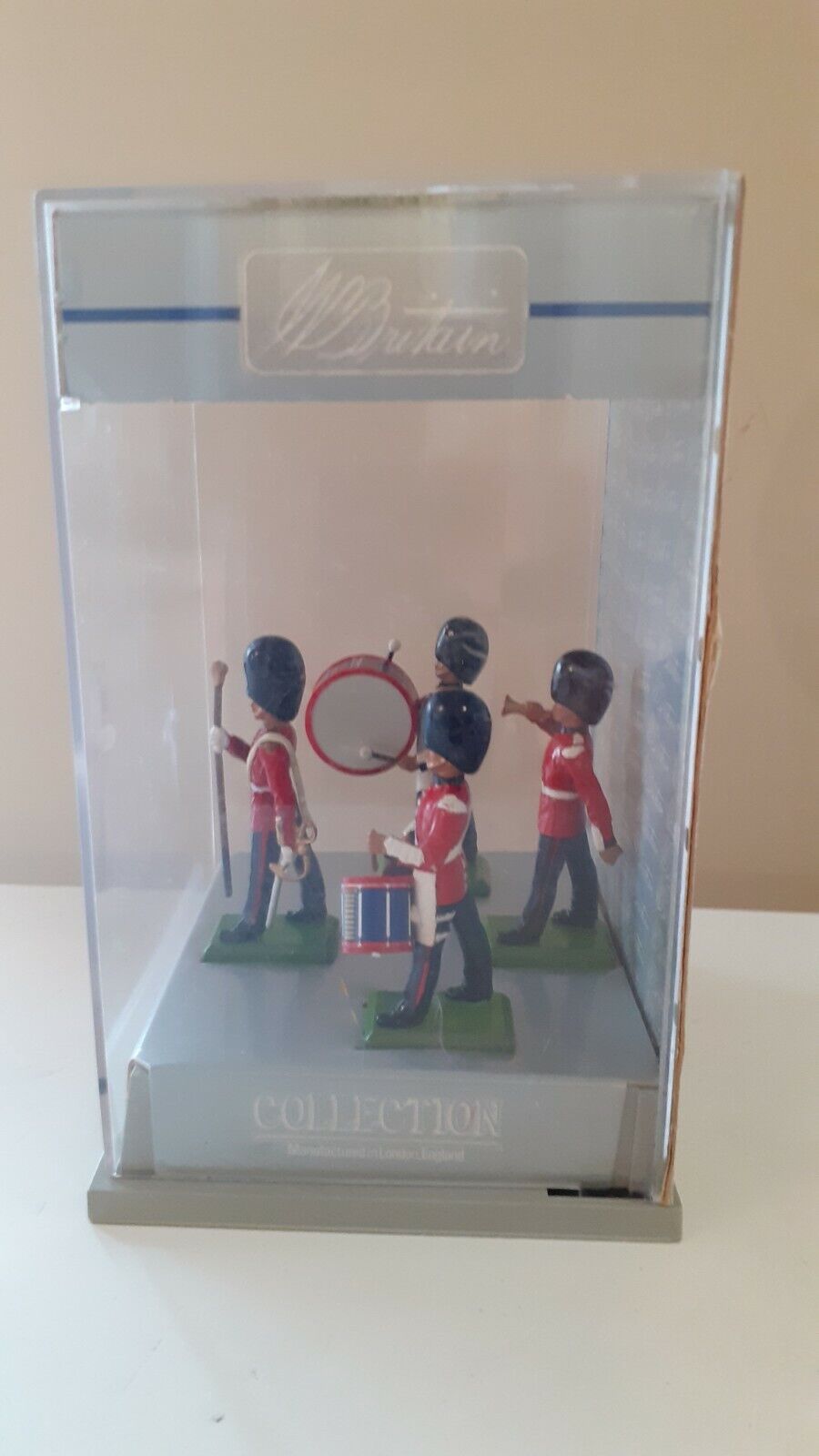 Britains ceremonial Scots guards band 1989 perspex box walthamstow 1:32
