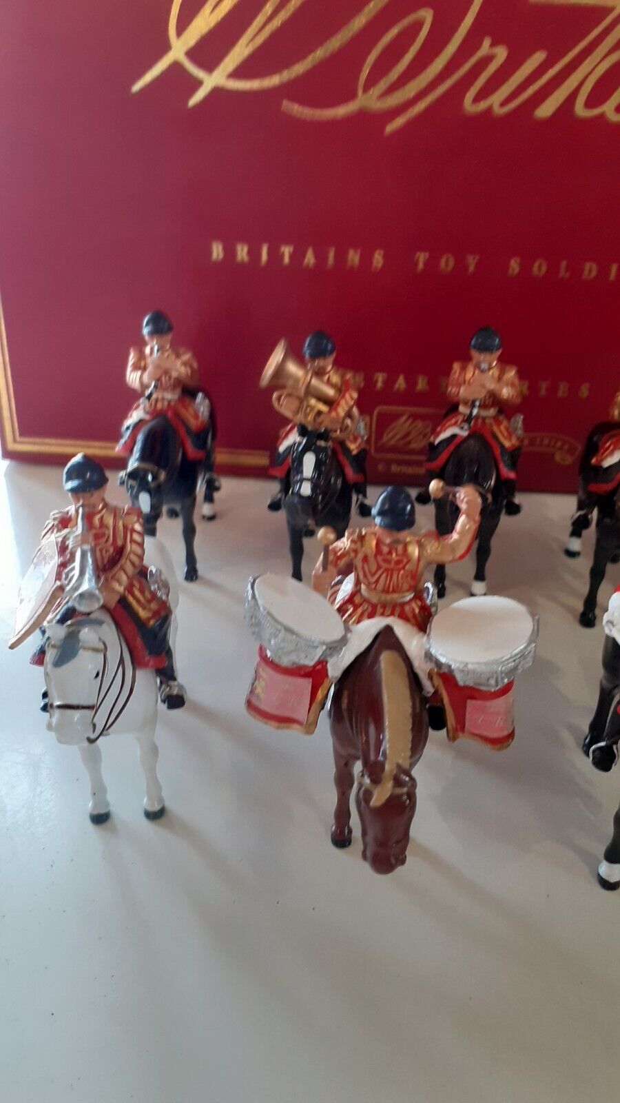 BRITAINS 00073 lifeguards state dress 9 piece MOUNTED BAND 1999 1:32 set 1