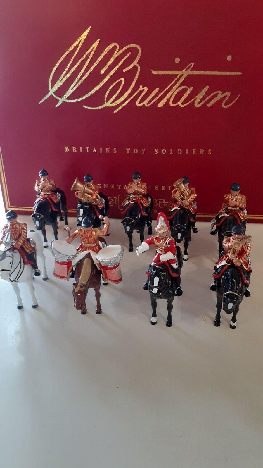 BRITAINS 00073 lifeguards state dress 9 piece MOUNTED BAND 1999 1:32 set 1