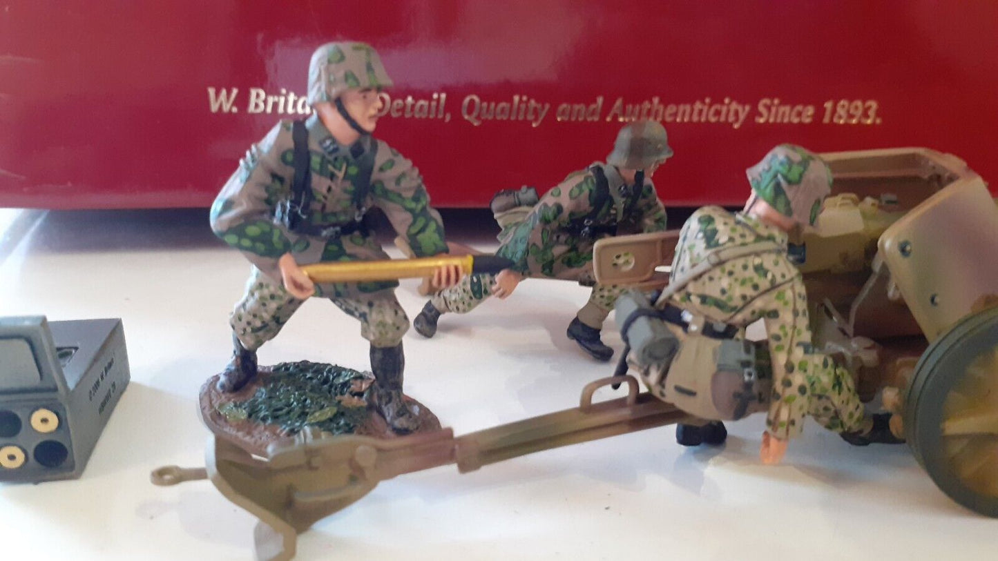 Britains 17659 ww2 German panzer pak 40 cannon crew boxed 1:32
