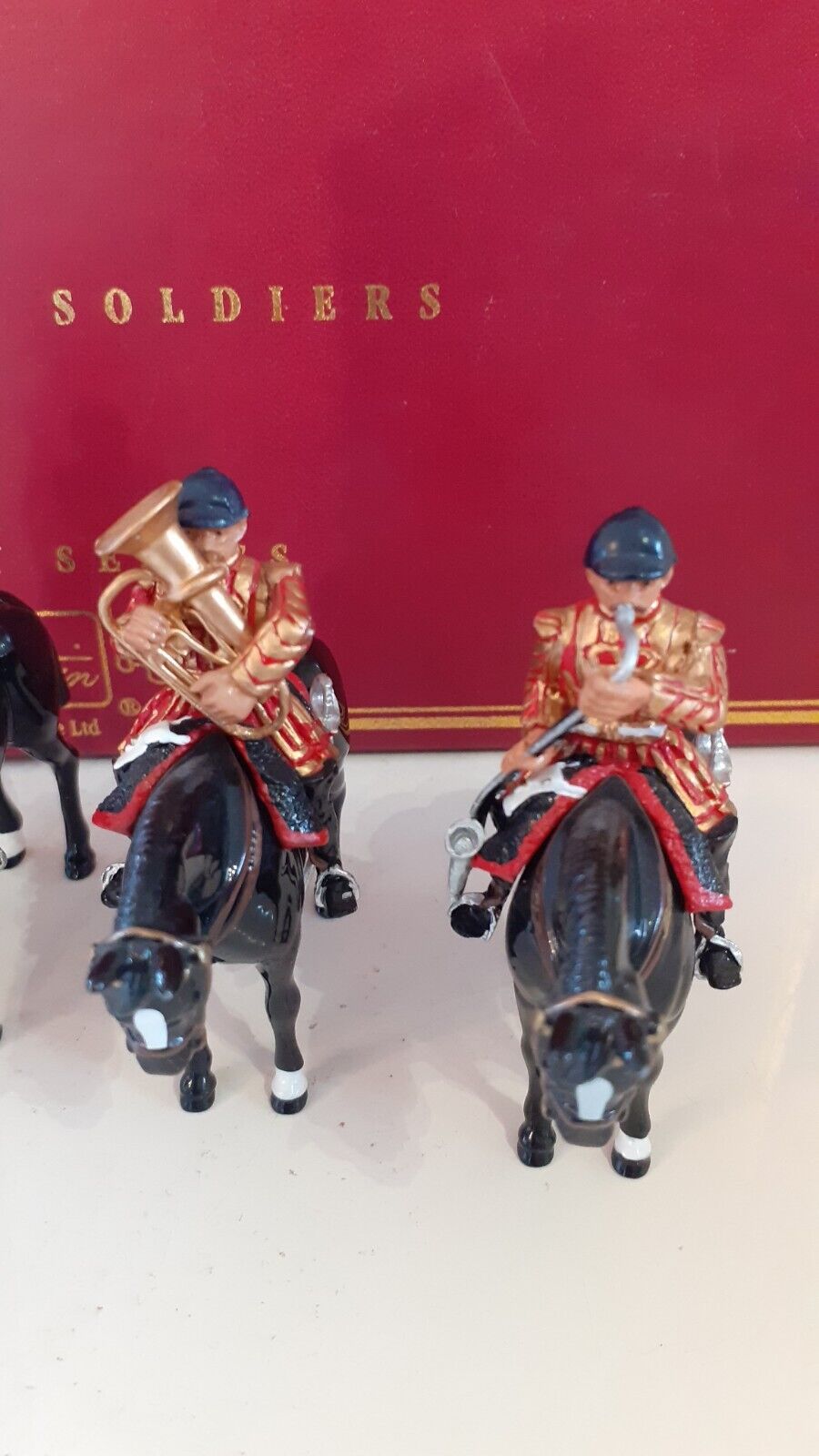 BRITAINS 00073 lifeguards state dress 9 piece MOUNTED BAND 1999 1:32 set 1