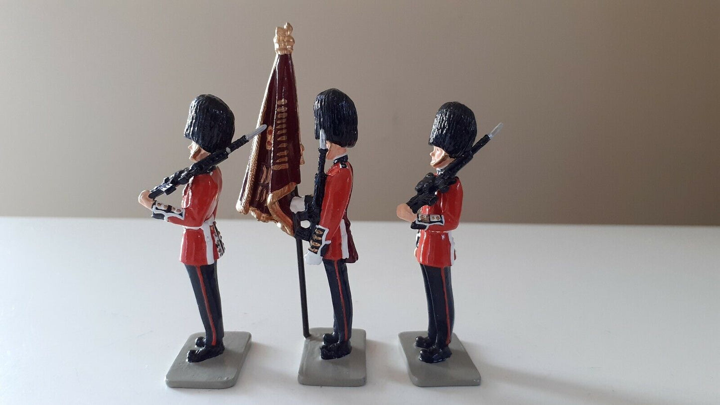 Britains ceremonial Irish guards 1:32 metal figure buckingham palace 40113