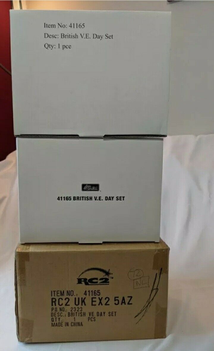 Britains 41165 2005 ww2 Sherman tank ve day 60th anniversary base boxed 1:32