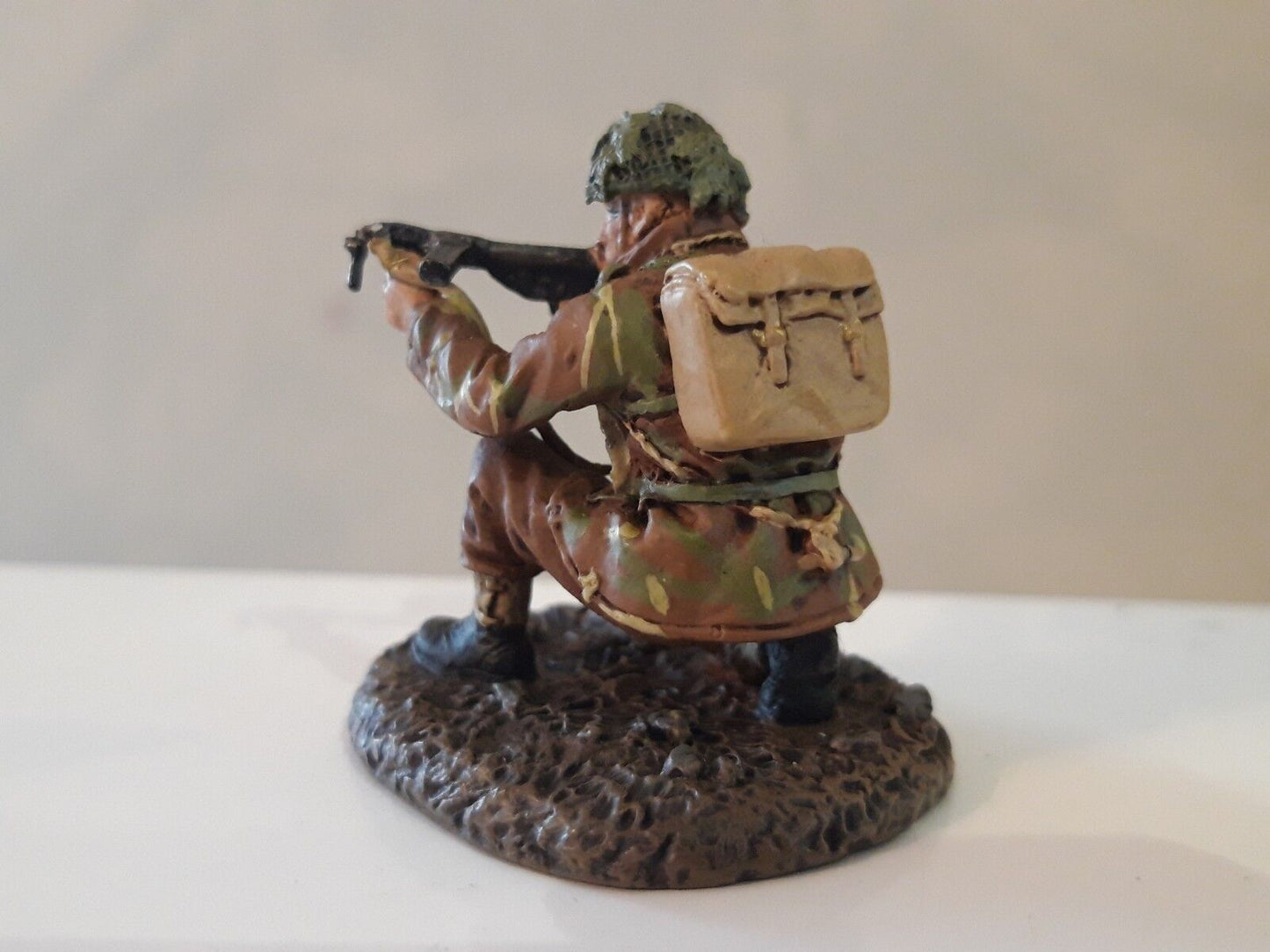 corgi forward march ww2 d day arnhem para 1:32metal